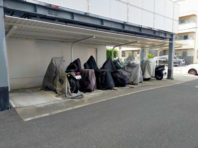 ファミール・パーク鶴見の駐車場