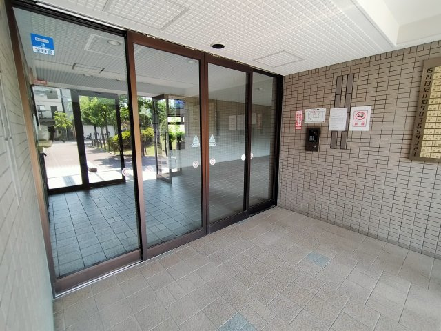 ファミール・パーク鶴見のエントランス