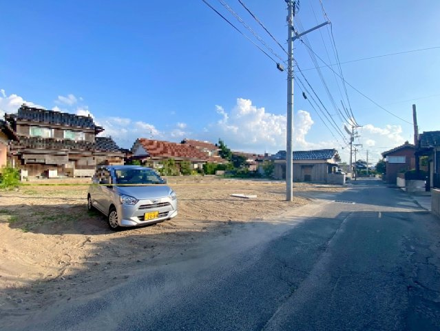 大崎売土地（更地）の外観|敷地間口中央に電柱がございます。