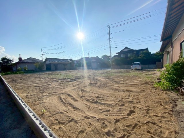 大崎売土地（更地）の展望|隣接地のある両サイドはブロックを2段施工中になります。