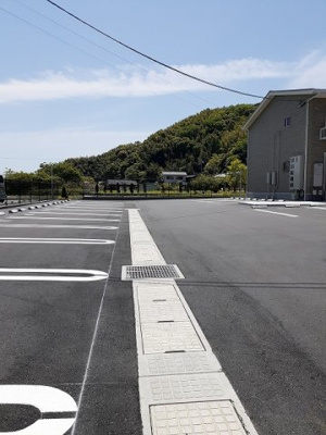 【駐車場】 | グラシーヌ　Ⅱ | 駐車場があるので、車を買う予定の方も安心です