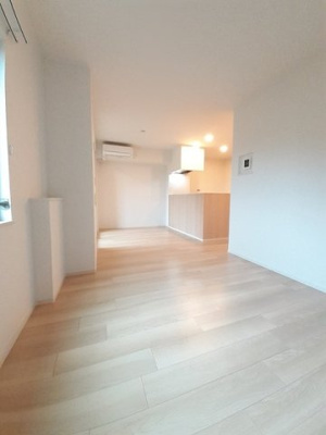 【居間・リビング】 | グラシーヌ　Ⅱ | こちらのリビングで趣味の時間をお楽しみください