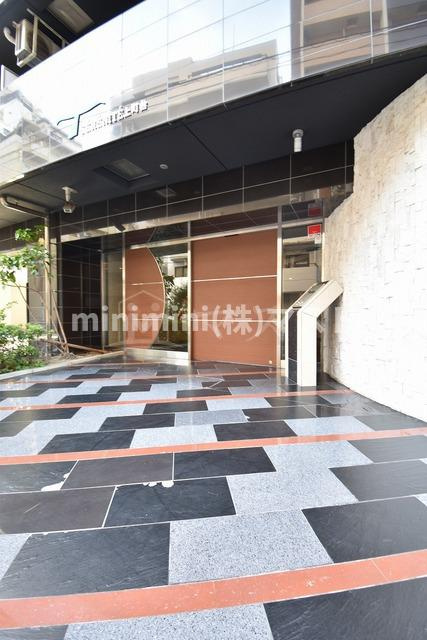 セレニテ上町台のエントランス