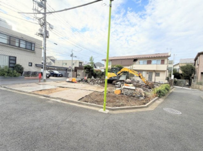 【外観】 | 【仲介手数料１３０万円ＯＦＦ！！】■祖師ヶ谷大蔵駅５分！■角地！■砧８丁目児童遊園まで２０ｍ | 【お得な諸費用サービスキャンペーン中！！】
■祖師ヶ谷大蔵駅５分
■三方（南、東、西）の角地につき陽当り抜群です！
■ウルトラマン商店街まで５０ｍ
■砧８丁目児童遊園（砧地区会館併設）まで２０ｍ
