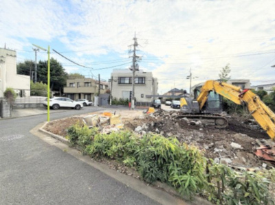 【外観】 | 【仲介手数料１３０万円ＯＦＦ！！】■祖師ヶ谷大蔵駅５分！■角地！■砧８丁目児童遊園まで２０ｍ | 【諸費用が１３０万円ＯＦＦ！！】
■祖師ヶ谷大蔵駅５分
■三方（南、東、西）の角地につき陽当り抜群です！
■ウルトラマン商店街まで５０ｍ
■砧８丁目児童遊園（砧地区会館併設）まで２０ｍ