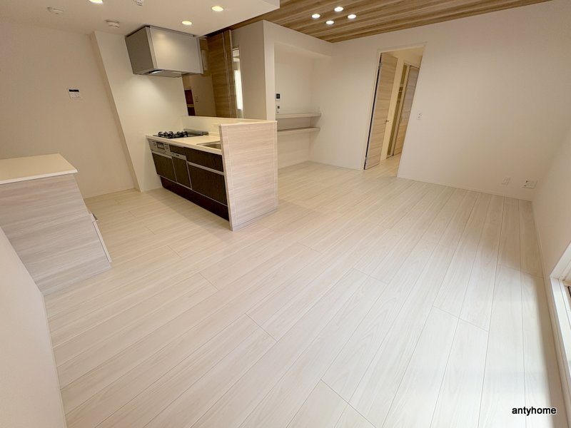 スペチアーレ平野西　仲介手数料無料の居間・リビング