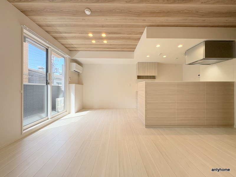 スペチアーレ平野西　仲介手数料無料の居間・リビング