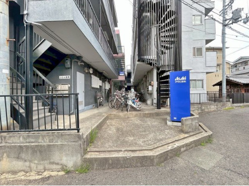 ハイツ公園南B棟のエントランス