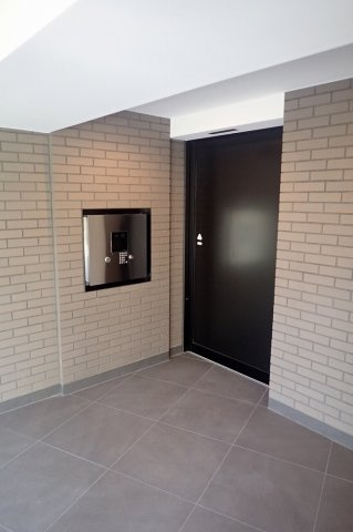 ビーロット千駄木レジデンスのエントランス