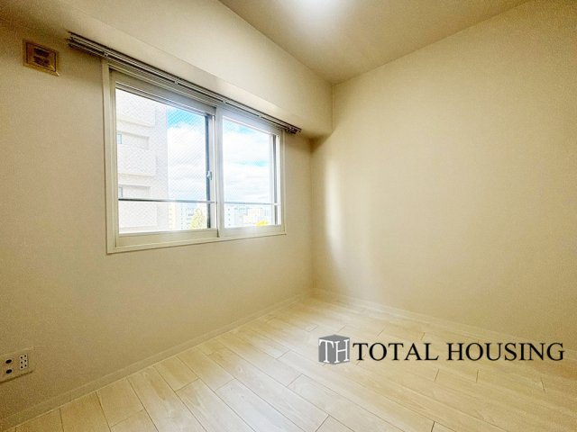 【洋室】 | セザールガーデン札幌 | 洋室　約4.1帖
シンプルな内装はどんな家具ともぴったり。お好みのテイストに仕上げていくのも楽しみの一つです。