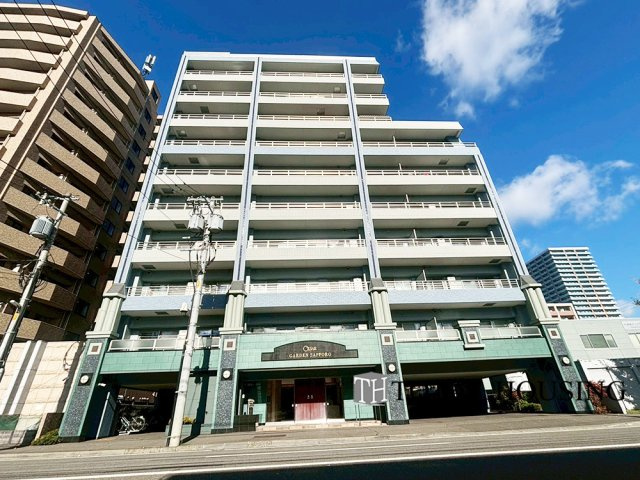 【外観】 | セザールガーデン札幌 | 流行に左右されず、将来にわたって価値が継続する「上質」な佇まい。おしゃれな雰囲気や自然の潤い、親しみやすさといった暮らしを豊かにしてくれる住空間です。