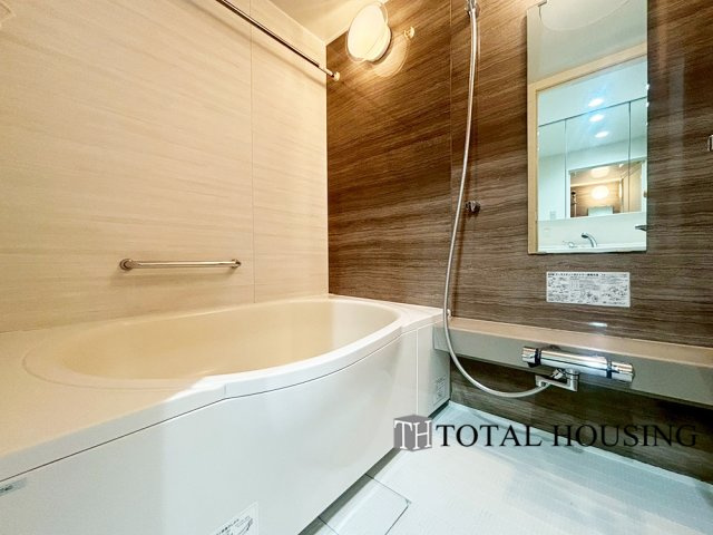 【浴室】 | セザールガーデン札幌 | アクセントパネルで落ち着きのある雰囲気を演出したバスルーム♪毎日の疲れを癒やすバスタイムをお楽しみ下さい！