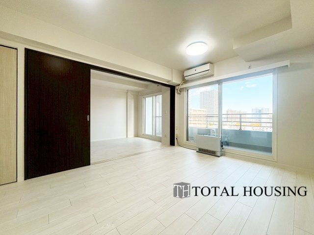 【居間・リビング】 | セザールガーデン札幌 | 家族みんなが爽やかに健やかに過ごせるように、溢れる光をたっぷり取り込んだリビングダイニング。集いの場、憩いの場としての快適性を求めたやすらぎの空間です。