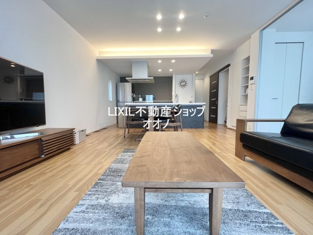 【居間・リビング】 | 羽生市大字中岩瀬　築浅一戸建