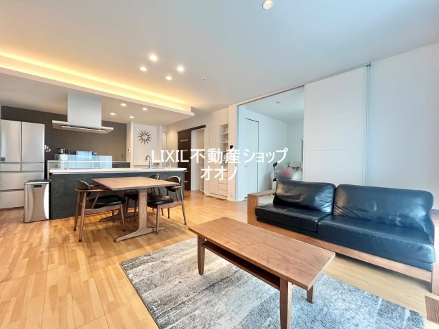 【居間・リビング】 | 羽生市大字中岩瀬　築浅一戸建