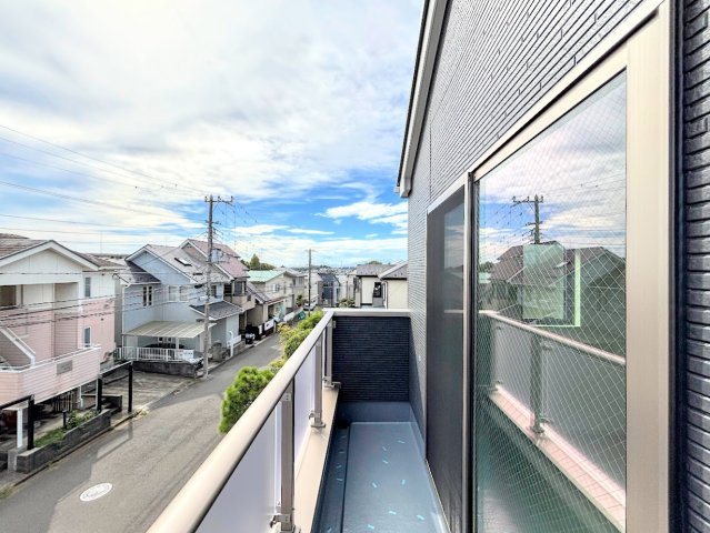 港南区芹が谷１丁目　新築戸建てのバルコニー|◆日当たり良好なバルコニー！毎日のお洗濯にも嬉しいですね！
