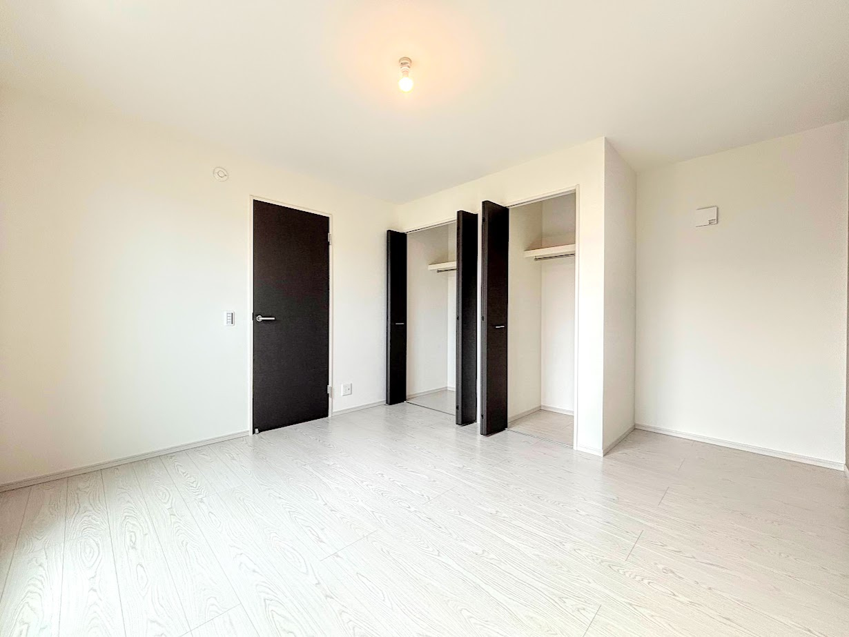 港南区芹が谷１丁目　新築戸建ての収納|◆暮らし心地を大きく左右する収納を、適材適所に配置し使い勝手を考慮しました。空間を余すところなく有効利用した収納は生活空間をより上質なものにしてくれるでしょう。
