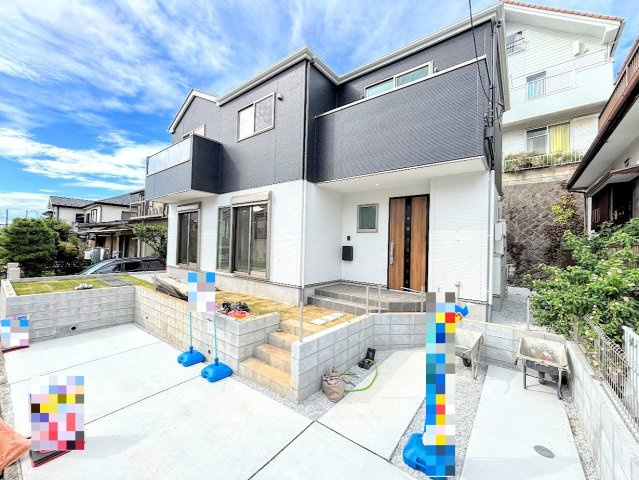 港南区芹が谷１丁目　新築戸建ての外観|◆一戸建てを中心とした街並みが整然と続き、周辺は高い建物が建っていないので、緑の多い閑静な趣を感じる環境です。街並みや周辺環境も重要なポイントです！！