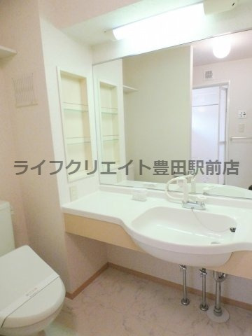 ファミール多摩平の洗面所
