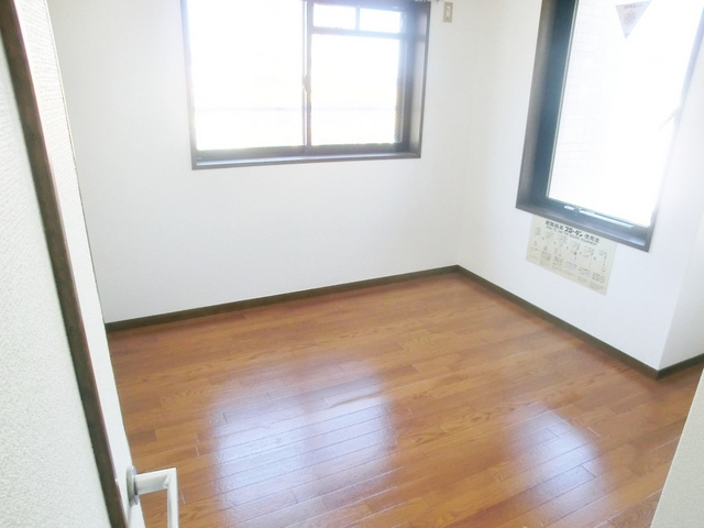 パレス内田６号館の洋室|洋室も２面採光です