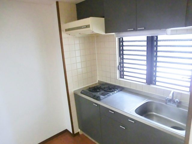 パレス内田６号館のキッチン|2口のシステムキッチンです