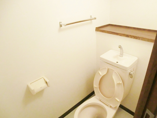 パレス内田６号館のトイレ|バストイレ別です