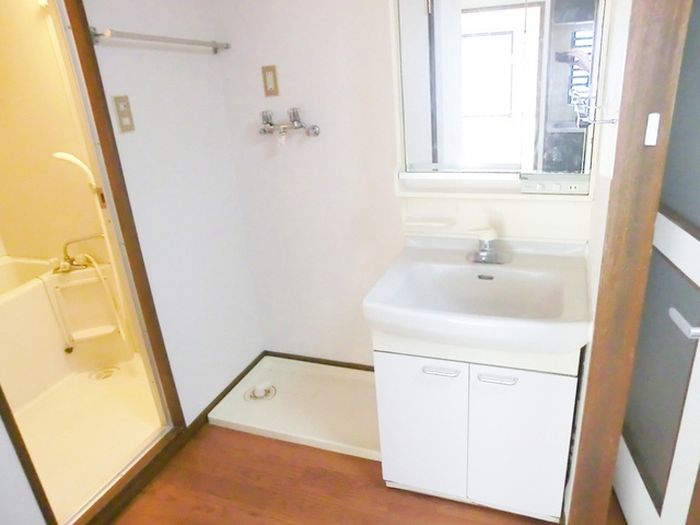 パレス内田６号館の洗面所|独立洗面台完備です