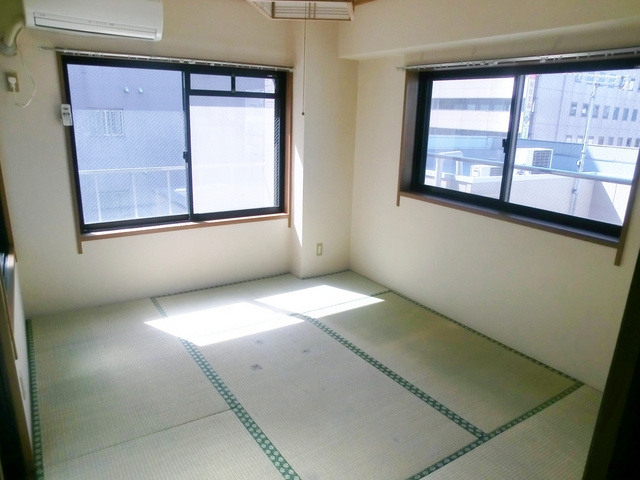 パレス内田６号館の和室|陽当たり良好の和室です