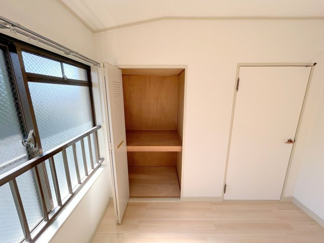 稲葉マンションの洋室