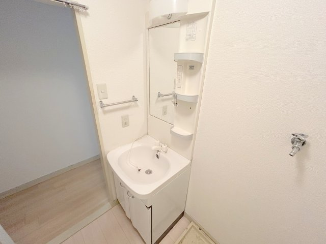 稲葉マンションの独立洗面台