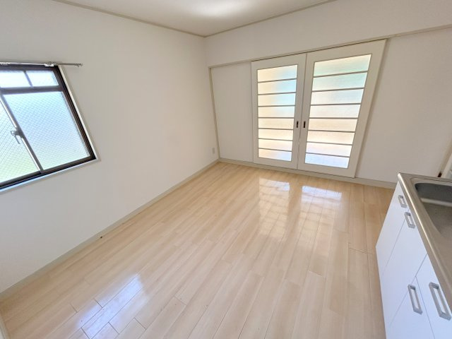 稲葉マンションの洋室