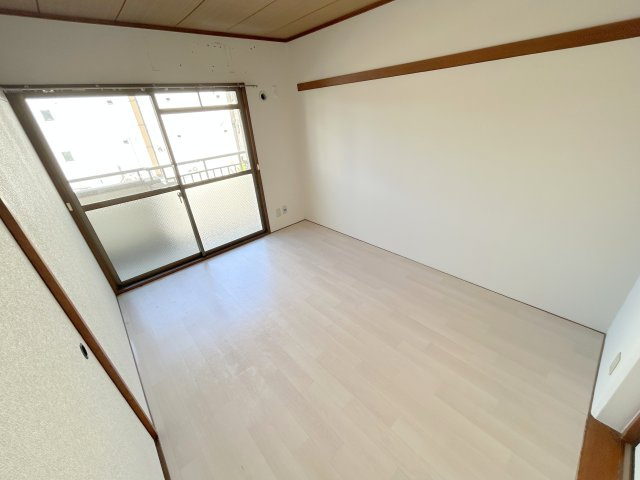 稲葉マンションの洋室