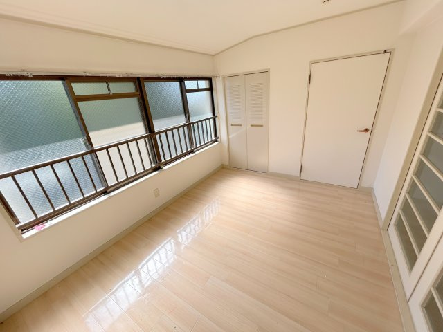 稲葉マンションの居間・リビング