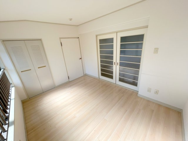 稲葉マンションの居間・リビング