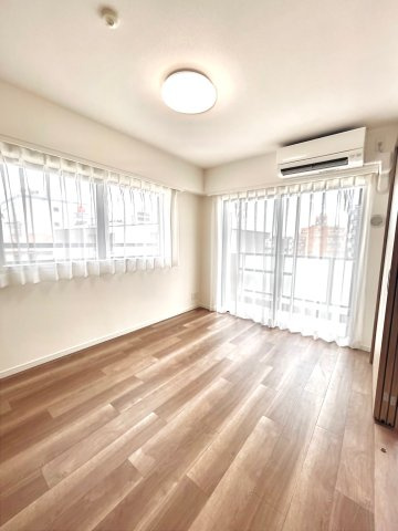 グランイーグル川崎東Ⅱの洋室|明るい洋室です