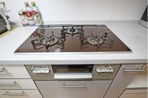 アルファステイツ鷹取駅前のキッチン|三口コンロ