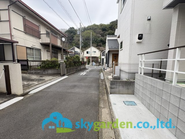 藤沢市西富2丁目　新築戸建　全1棟1号棟の前面道路含む現地写真|前面道路含む現地写真です