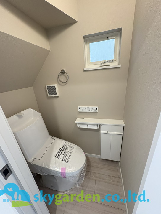 藤沢市西富2丁目　新築戸建　全1棟1号棟のトイレ|ゆったりとした空間のトイレです