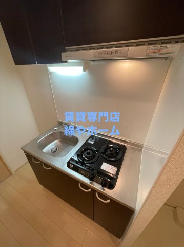 エステムプラザ難波WESTⅡプレディアのキッチン|コンパクトなキッチンで掃除もラクラク