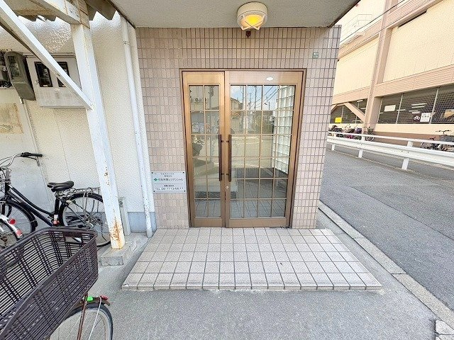 ウエストハイツのエントランス