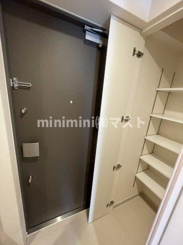 Dimus北浜の玄関