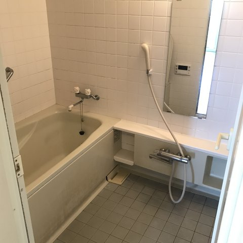 横浜公園通り弐番館の浴室|バスタブもゆったりとして一日の疲れを癒してくれます