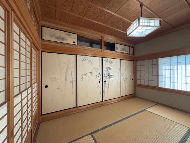 【和室】 | 葛城市大畑　中古戸建 | 離れの和室♪　襖が美しいです!(^^)!