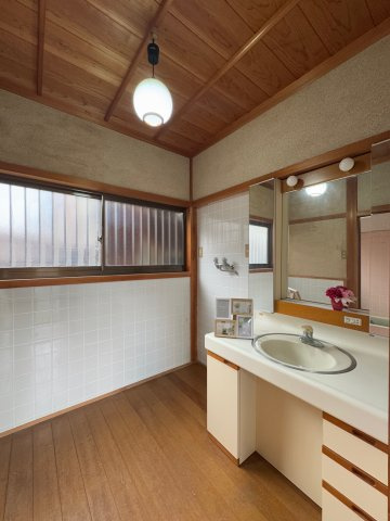 葛城市大畑　中古戸建の独立洗面台|洗面所♪