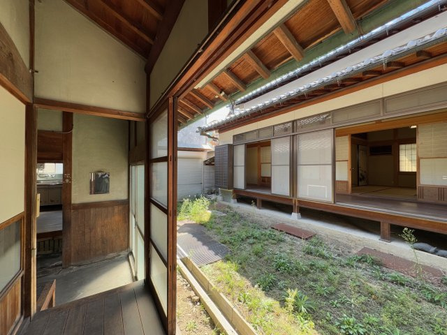 【内装】 | 葛城市大畑　中古戸建 | 広い中庭があるので趣味のスペースなどに大活躍!(^^)!