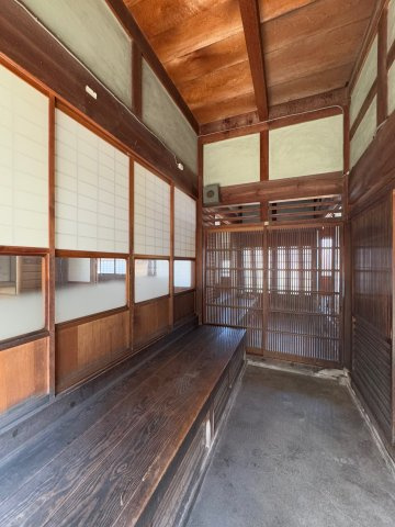 葛城市大畑　中古戸建の内装|キッチン横の土間!(^^)!