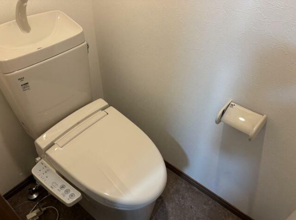 杉並区荻窪１丁目の賃貸マンションのトイレ