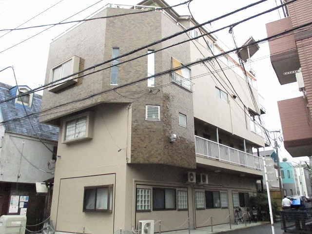 杉並区荻窪１丁目の賃貸マンションのエントランス