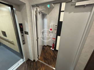 【玄関】 | GAZELLE RIO淀屋橋 | GAZELLE RIO淀屋橋　入口