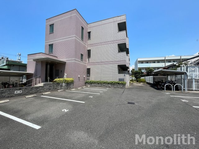 ベルナードコンフォートの駐車場